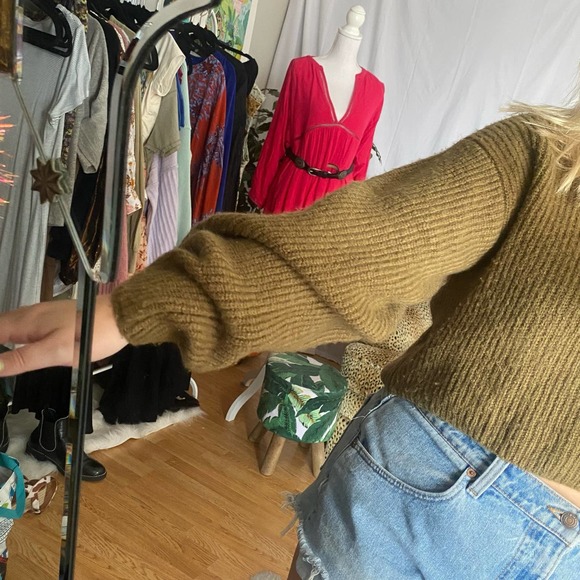 Urban Outfitters Cropped Long Balloon Sleeve Knit Sweater Green Size Medium - Picture 2 of 5